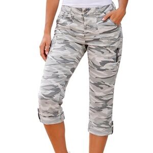 Cabela's Grey Camo Roll up Hiking Cargo Pants Women's Size 14
